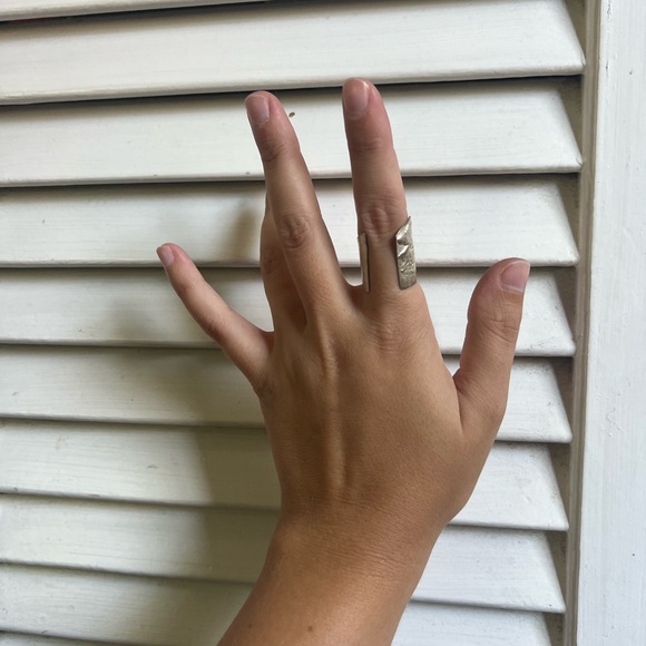 Silver ring - Picture 2 of 5